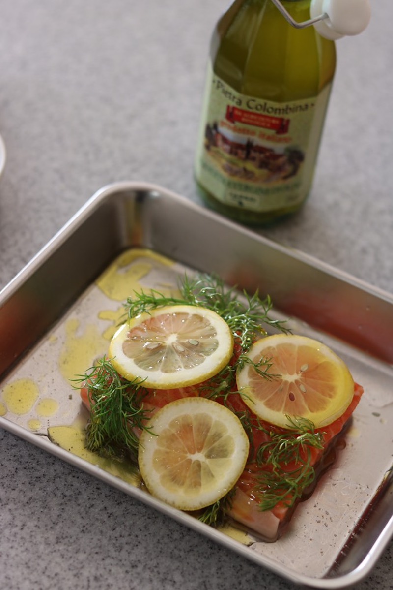 オリーブオイルとサーモンのレモン蒸し ハーブヨーグルトソース オリーブノート公式 カラダに美味しい オイルのノート