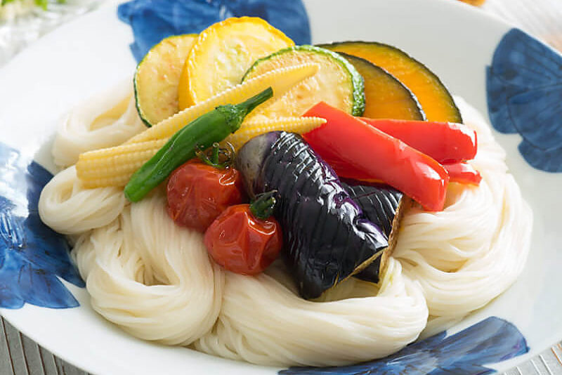 夏野菜とオリーブオイルで食べる「そうめん」レシピ／なす・トマト・ズッキーニ・かぼちゃ他