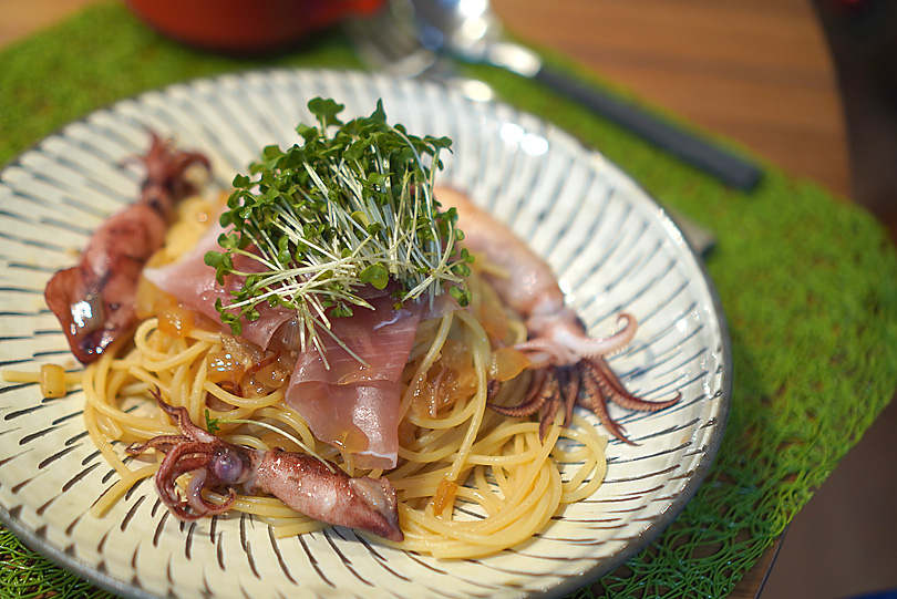 冬に美味しい オリーブオイルを使ったヤリイカと生ハムの和風ペペロンチーノ オリーブノート公式 カラダに美味しい オイルのノート 冬に美味しい オリーブオイルを使ったヤリイカと生ハムの和風ペペロンチーノ オリーブノート公式 カラダに美味しい オイルのノート