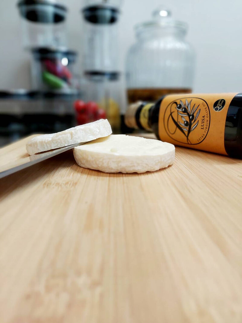 チーズは横からカット