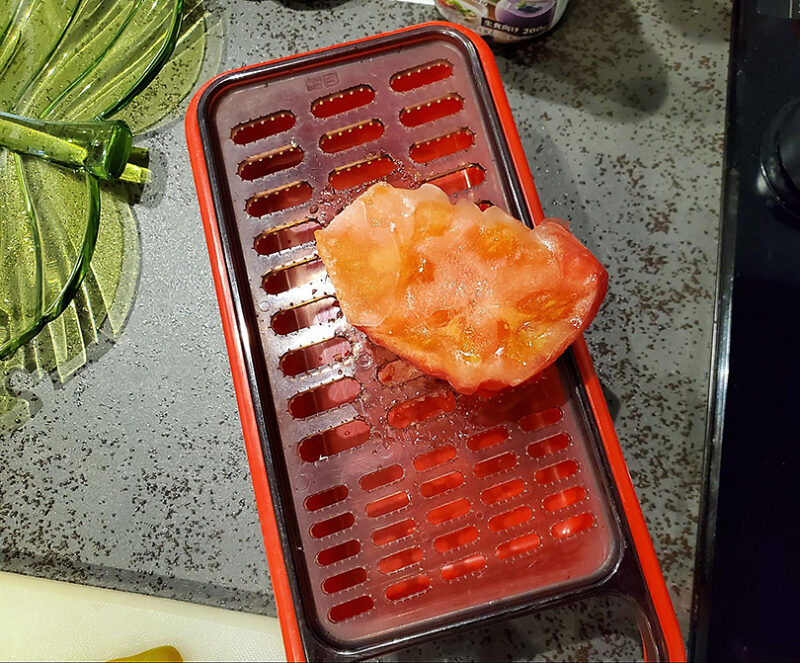 トマトは凍ったまますりおろす