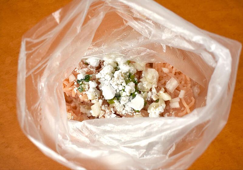 鶏ミンチ、玉ねぎ、青ねぎ、酒、片栗粉、塩、こしょう
