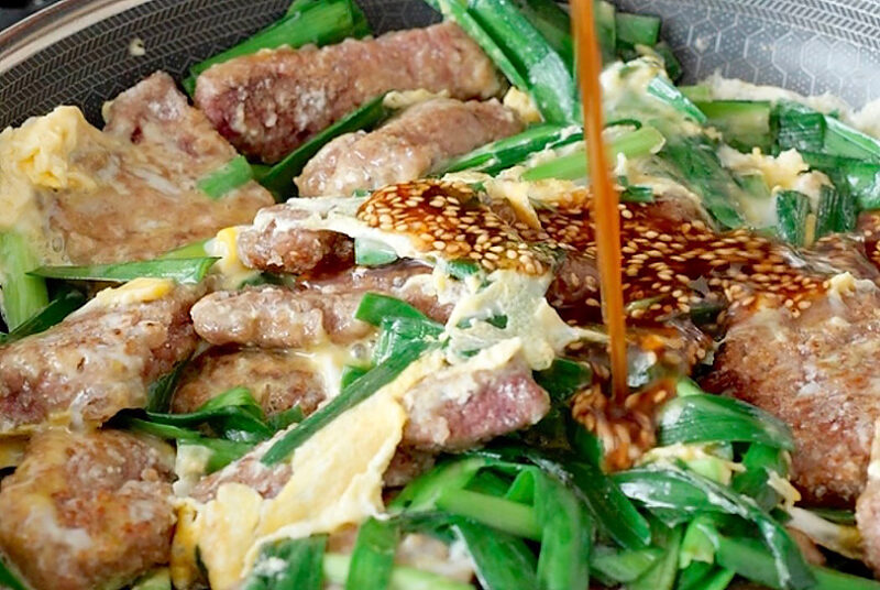 レバーを戻してタレを回しかける