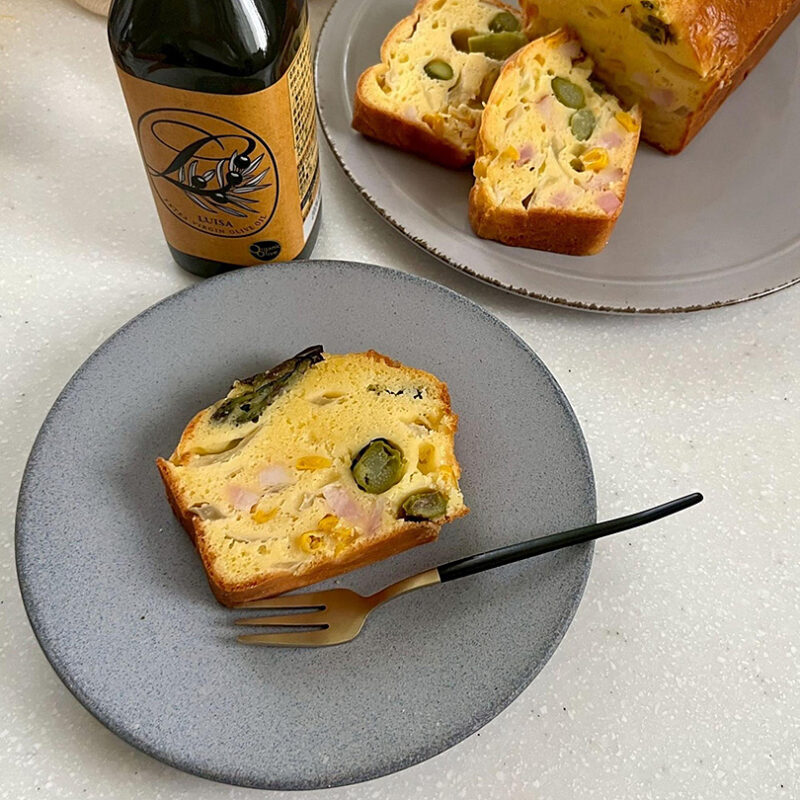 塩味のお惣菜ケーキ「ケークサレ」の作り方！オリーブオイルと夏野菜を使ったレシピも