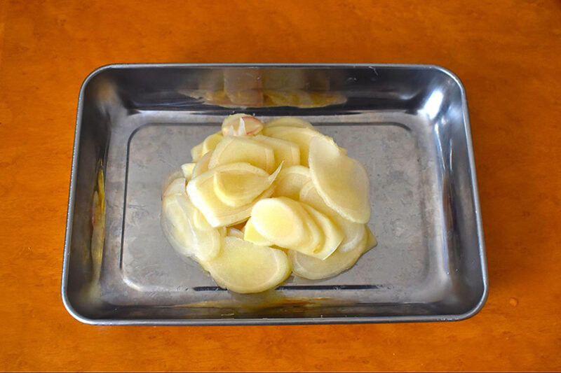 新生姜を薄めのスライス