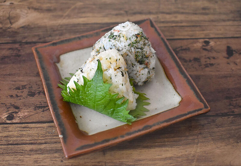 ドライ大葉とちりめんじゃこのおにぎり