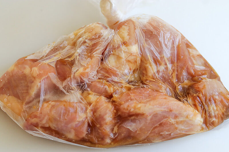 鶏もも肉、味噌、みりん、酒、しょうゆ、砂糖