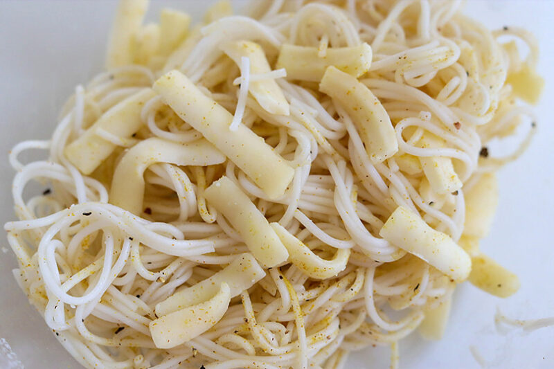 そうめん、ピザ用チーズ、カレー粉、塩、黒こしょう