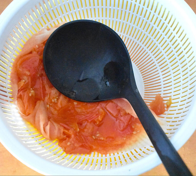 トマト出汁を濾す