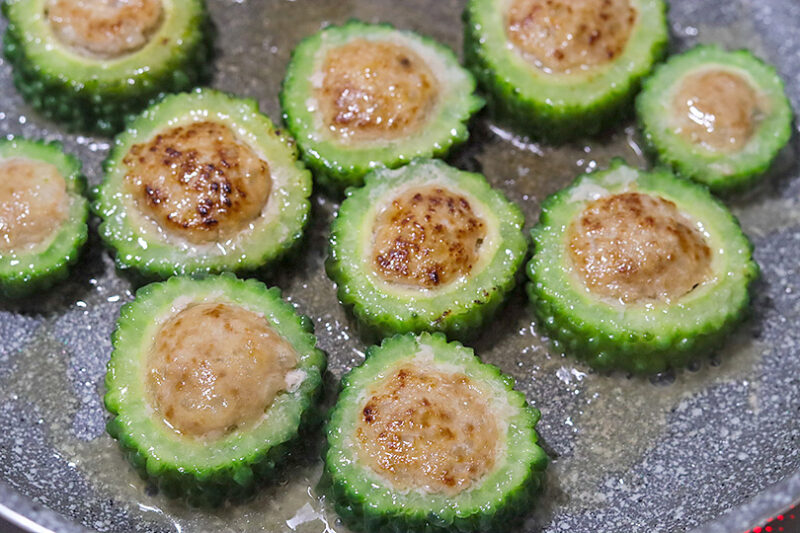 焼き色がついたら裏返す