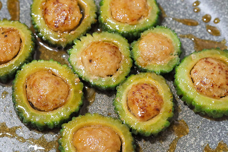 調味料を加えて煮絡める
