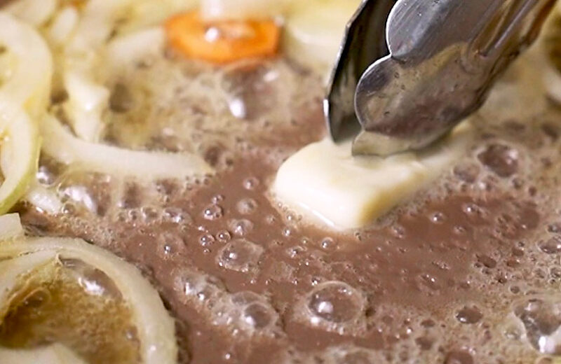 バターを加える