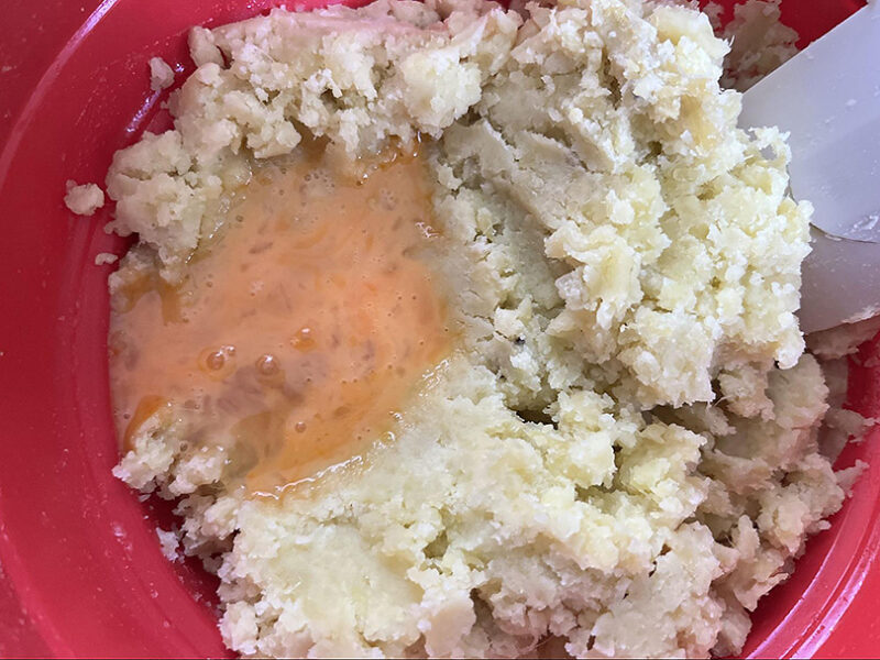 溶き卵を加える