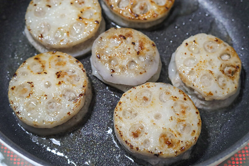 焼き色がついたら裏返す
