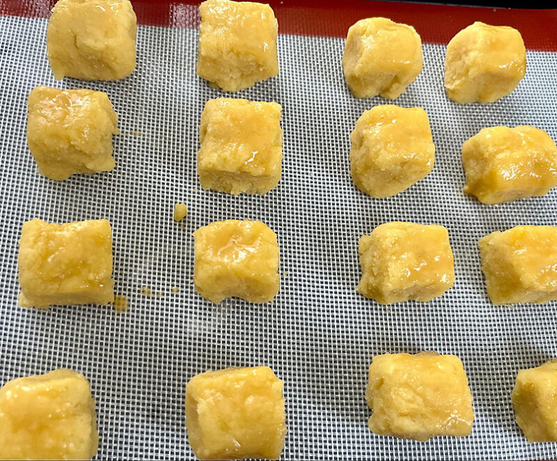 天板の上に並べる