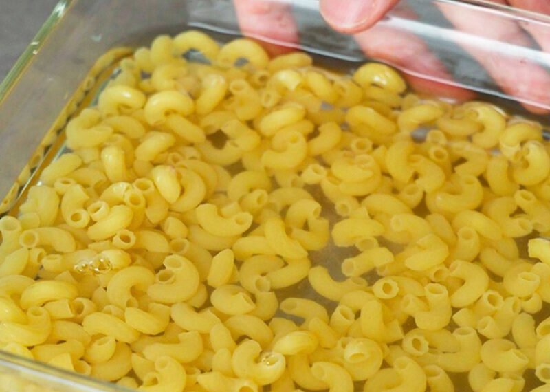 マカロニ、水、塩