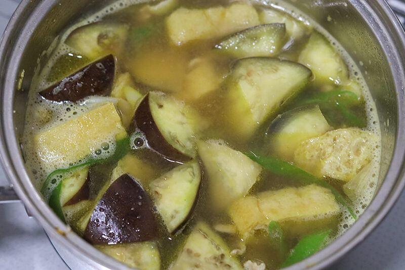 みそを溶き入れる