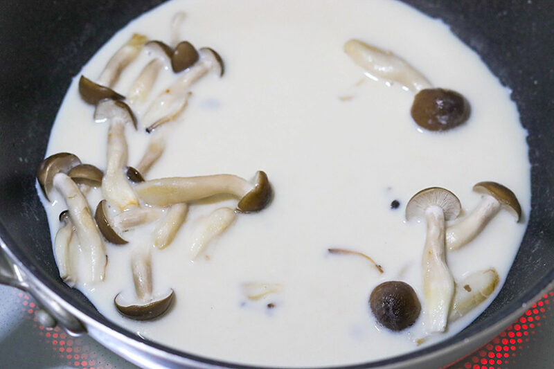 牛乳、鶏がらスープの素、みそ、塩