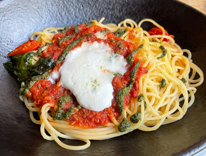 成城石井自家製 イタリア産リコッタチーズとバジルのトマトソースパスタ