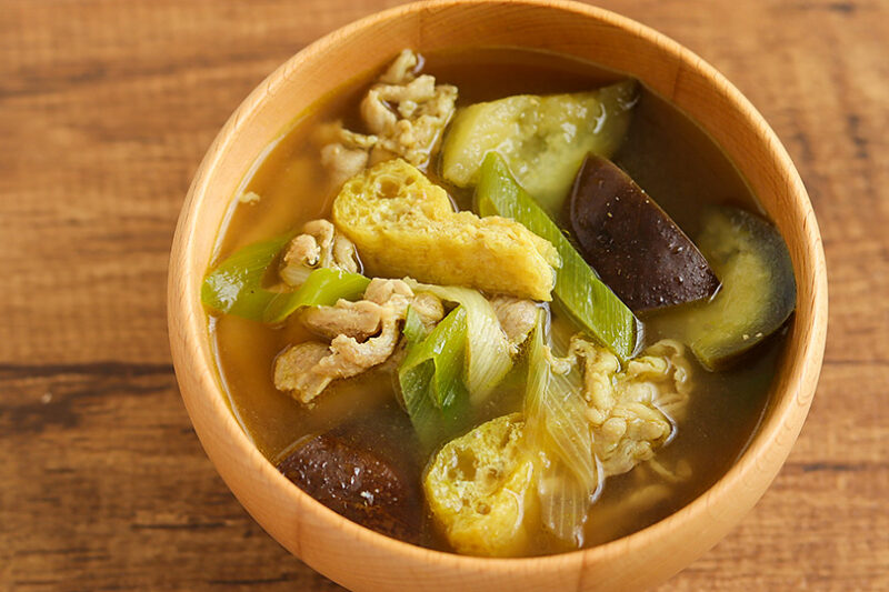 カレー粉のスパイシーな香りがアクセント