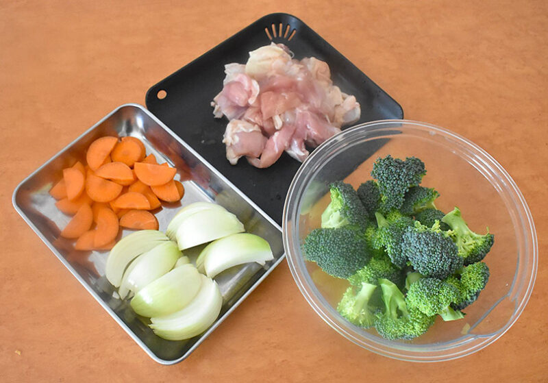 にんじん、玉ねぎ、ブロッコリー、鶏肉
