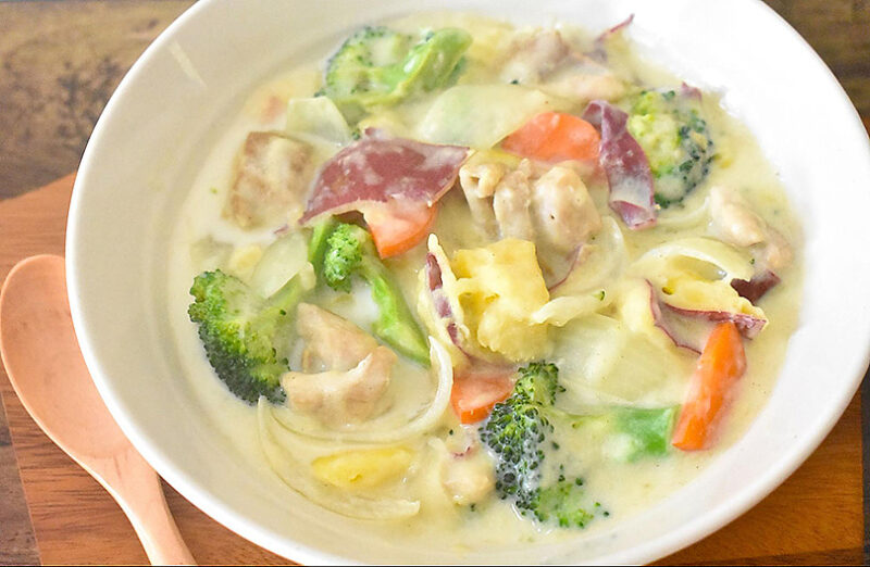 片栗粉で簡単に！寒い日にもおすすめの焼き芋クリームシチューの作り方