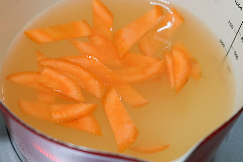 にんじん、だし汁