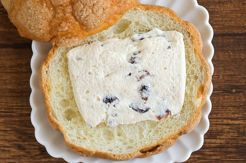 ファミリーマート　ラムレーズンバターメロンパン