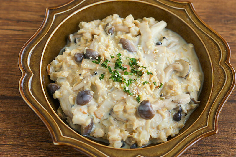 粉チーズ、パセリをちらす