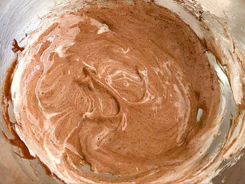 メレンゲを加える