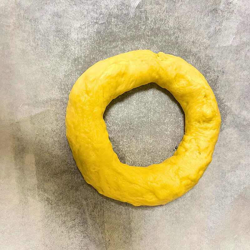 ガス抜きをしてリング状に成形