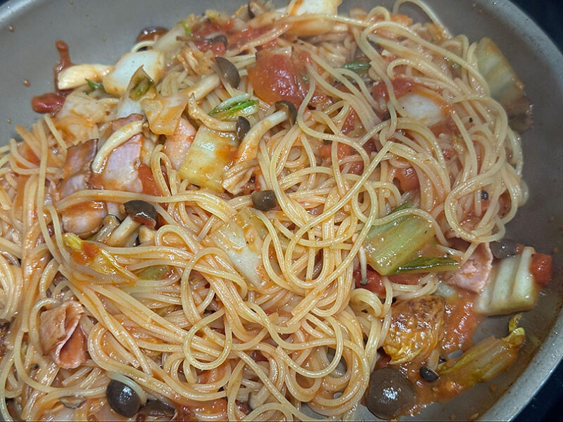 ソースを合わせて盛り付ける