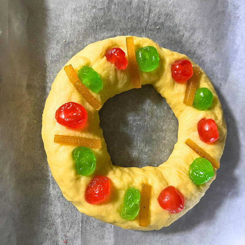 飾りをのせて40℃で40〜50分二次発酵