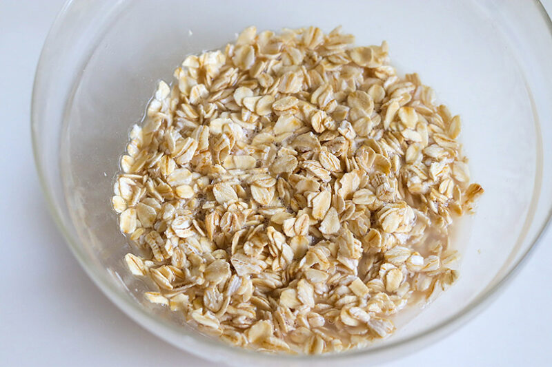 オートミール、水を入れてレンジ600Wで1分半