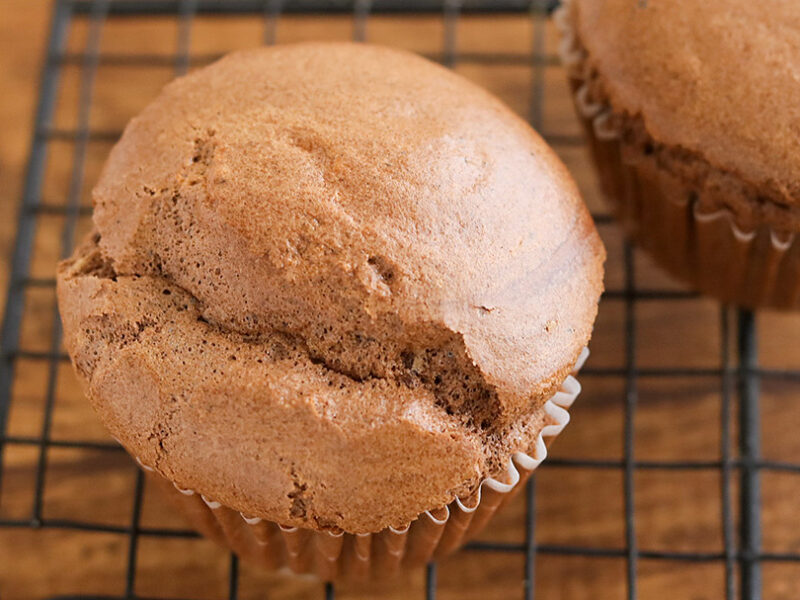 生地を型から出して冷ます