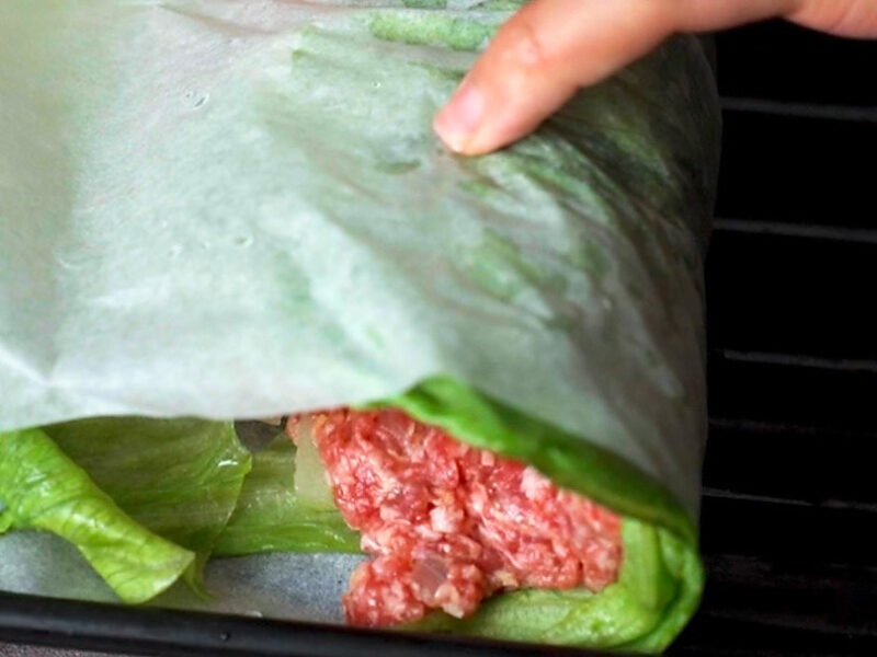 クッキングシートごとくるくると巻く