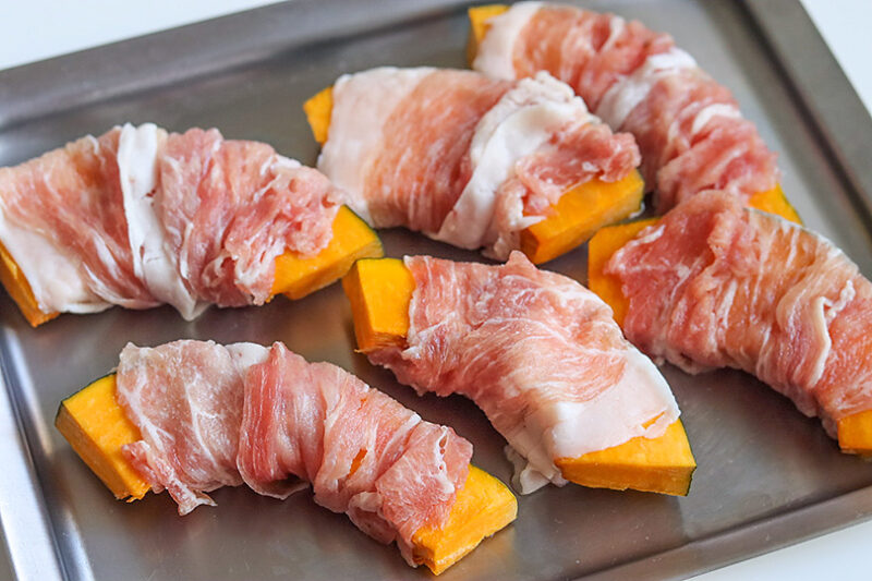 豚うす切り肉で巻く