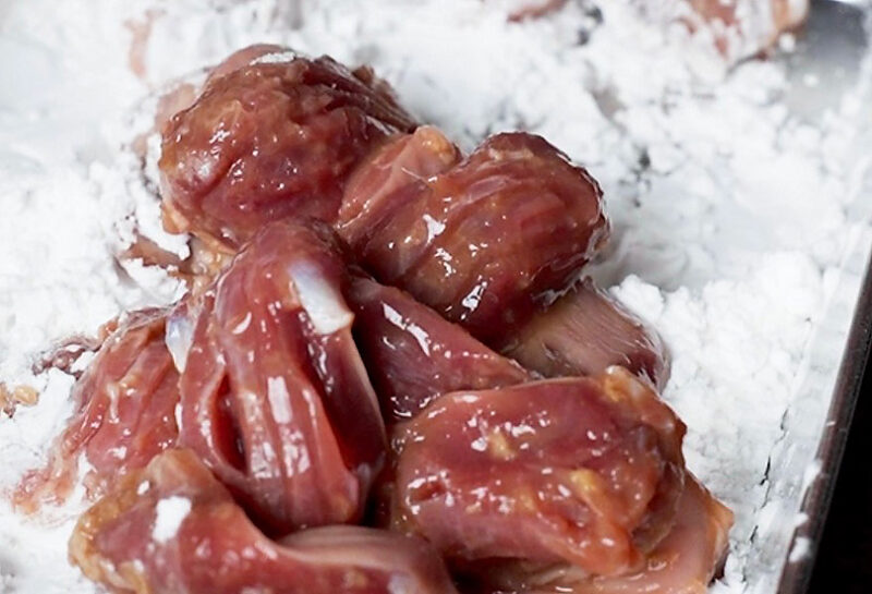 片栗粉をまぶす