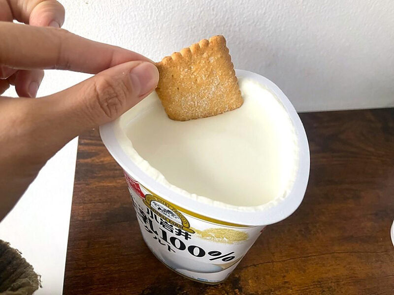 ココナッツサブレを入れる