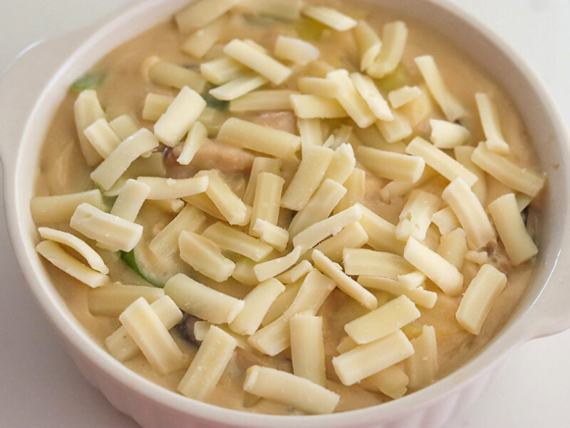 ピザ用チーズをかけ、トースターで焼く