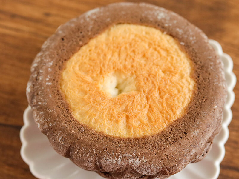 ファミリーマート ピエール マルコリーニ監修 ヘーゼルナッツのショコラメロンパン