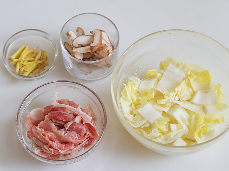 豚肉、白菜、しいたけ、生姜