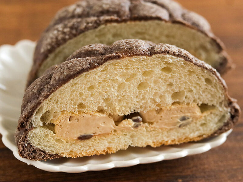 ファミリーマート ピエール マルコリーニ監修 ヘーゼルナッツのショコラメロンパン