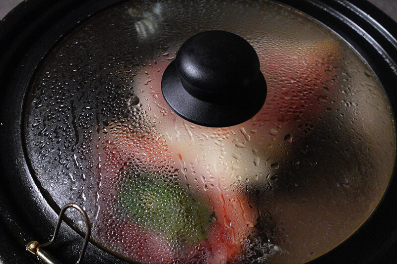 料理酒を入れて2分間蒸し焼き