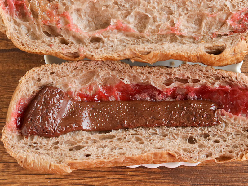 ファミリーマート ピエール マルコリーニ監修 ショコラデニッシュラズベリー