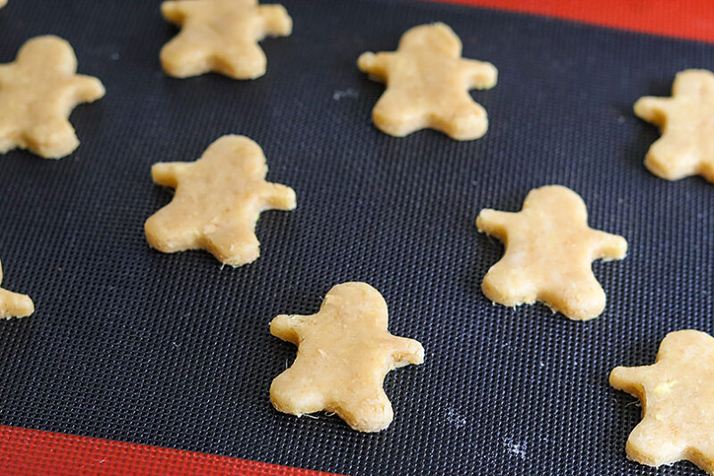 型抜きして170℃で15分焼く