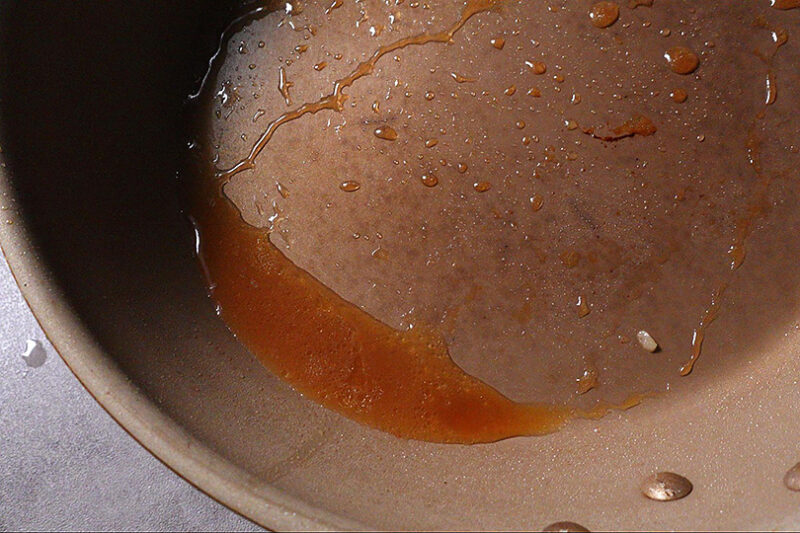 フライパンに残った旨味たっぷりのソース