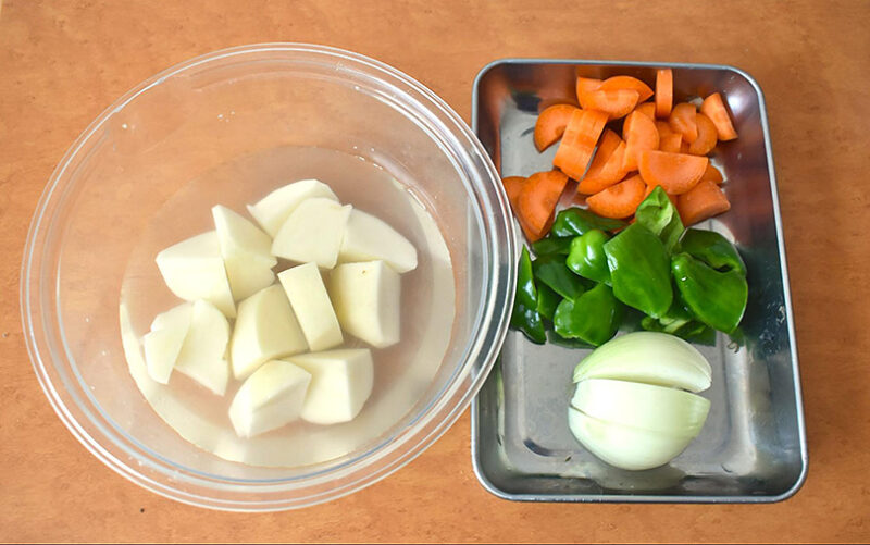 にんじん、じゃがいも、玉ねぎ、ピーマン