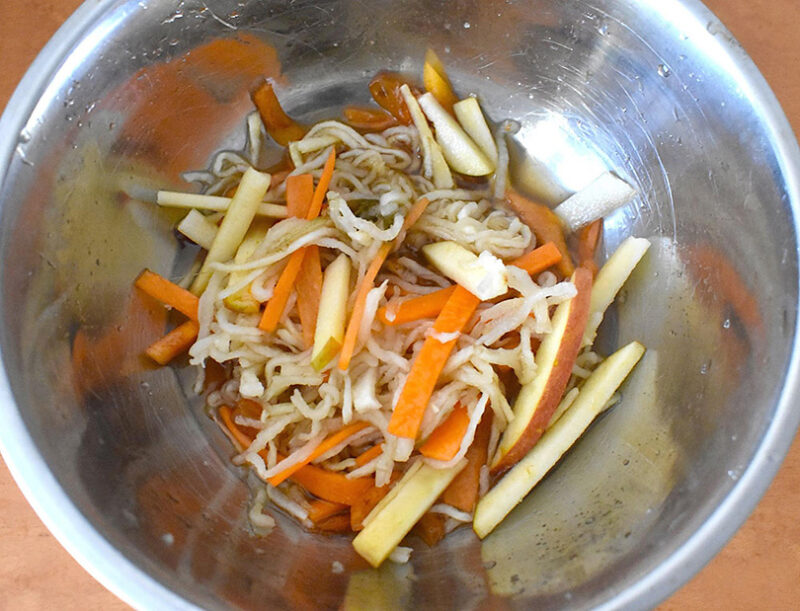 材料を入れてよく混ぜ合わせる