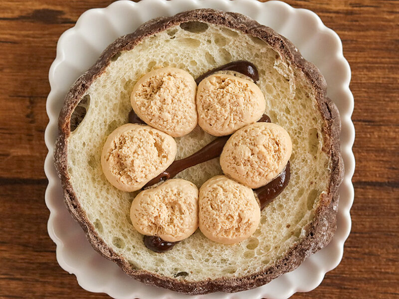 ファミリーマート ピエール マルコリーニ監修 ヘーゼルナッツのショコラメロンパン